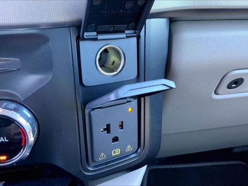 Certified 2025 Ford F350 Platinum w/ Platinum Plus Package image 32