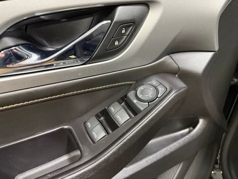 Used 2020 Chevrolet Traverse LT FWD image 20