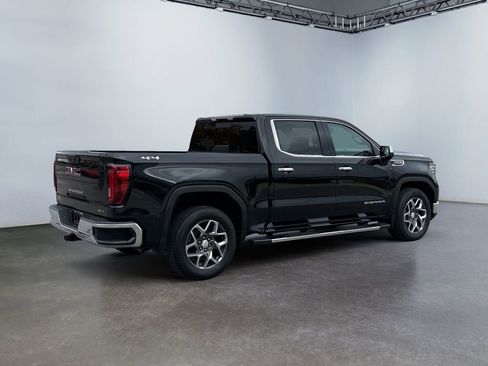 Used 2022 GMC Sierra 1500 SLT w/ SLT Premium Plus Package image 3