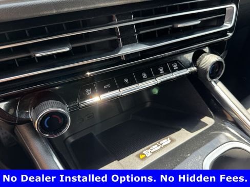 Used 2025 Chevrolet Traverse LT FWD image 18