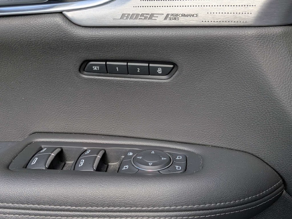 Used 2022 Cadillac XT6 Premium Luxury w/ Technology Package FWD image 32