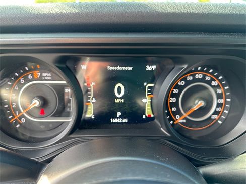 Used 2024 Jeep Gladiator Mojave w/ Convenience Group image 17