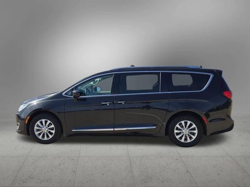 Used 2018 Chrysler Pacifica Touring-L image 3