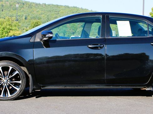 Used 2018 Toyota Corolla SE w/ SE Premium Package FWD image 14