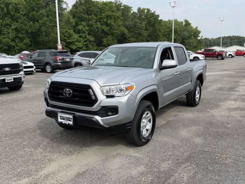 Used 2023 Toyota Tacoma SR AWD/4WD image 5