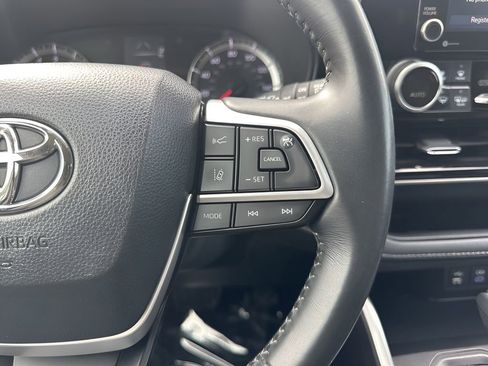 Used 2022 Toyota Highlander LE image 17