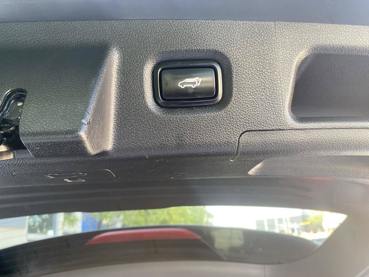 Used 2022 Hyundai Santa Fe SEL w/ Convenience + Premium Package FWD image 19