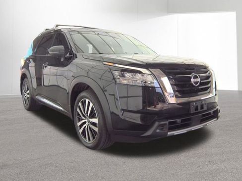 Used 2023 Nissan Pathfinder Platinum image 5
