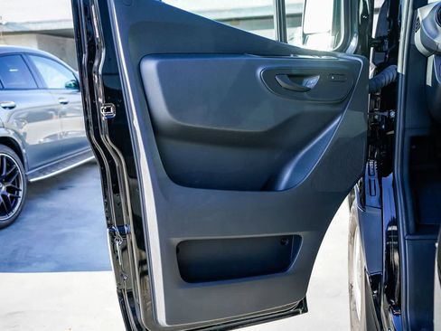 Used 2024 Mercedes-Benz Sprinter 2500 image 21
