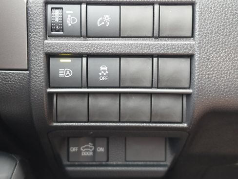 Certified 2025 Toyota Tacoma SR5 AWD/4WD image 14