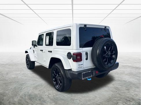 Used 2024 Jeep Wrangler Unlimited Sahara AWD/4WD image 6