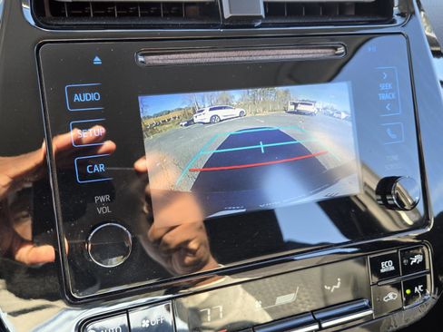 Used 2018 Toyota Prius Four image 22