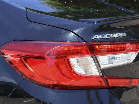 Used 2018 Honda Accord Sport image 10
