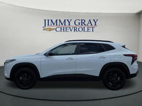 New 2026 Chevrolet Trax LT w/ Driver Confidence Package image 2