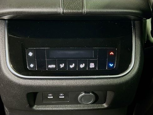 Used 2025 Nissan Armada SV RWD image 21