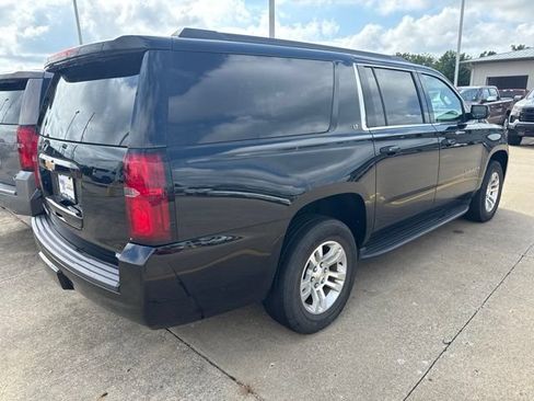Used 2016 Chevrolet Suburban LT w/ Luxury Package AWD/4WD image 4