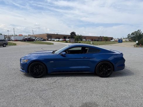 Used 2017 Ford Mustang GT RWD image 2