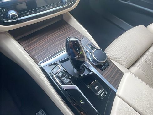 Used 2022 BMW 540i w/ M Sport Package image 28