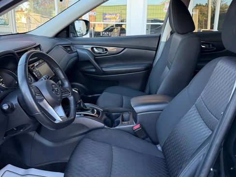 Used 2018 Nissan Rogue SV image 15