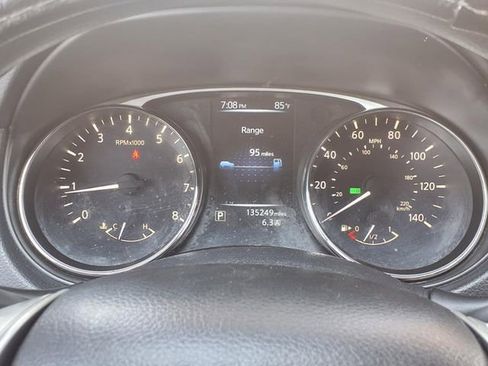 Used 2015 Nissan Rogue SV FWD image 16