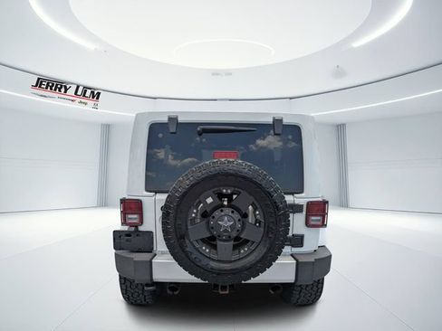 Used 2013 Jeep Wrangler Unlimited Sahara w/ Connectivity Group AWD/4WD image 4