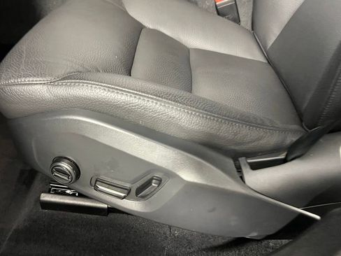 Used 2025 Volvo XC60 B5 Plus image 23