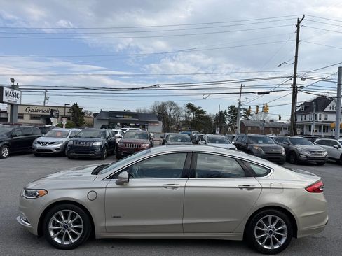 Used 2017 Ford Fusion Energi SE image 5