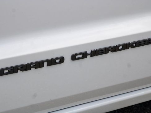 Used 2020 Jeep Grand Cherokee Altitude RWD image 46