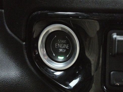 Used 2024 GMC Sierra 2500 SLE w/ SLE Convenience Package image 9