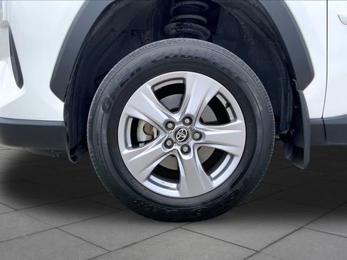 Used 2025 Toyota RAV4 XLE AWD/4WD image 11
