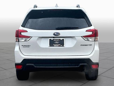 Used 2021 Subaru Forester Premium AWD/4WD image 8