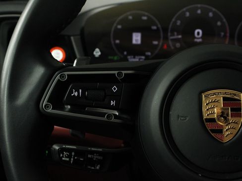 Certified 2025 Porsche Cayenne AWD/4WD image 15