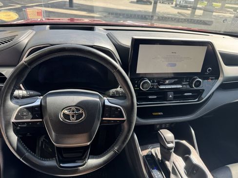 Used 2023 Toyota Highlander Platinum AWD/4WD image 13