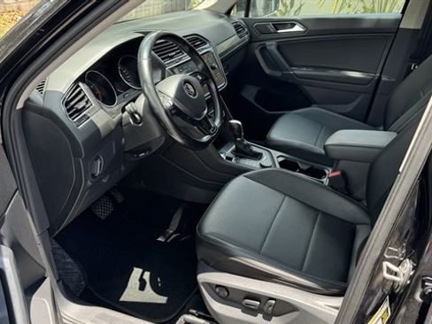 Used 2018 Volkswagen Tiguan SE w/ 3rd Row Seat Package AWD/4WD image 11