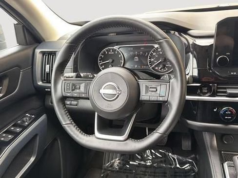 Used 2025 Nissan Pathfinder SL AWD/4WD image 11