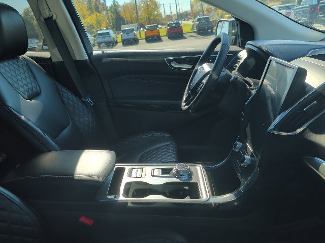 Used 2024 Ford Edge Titanium AWD/4WD image 2