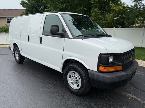 Used 2015 Chevrolet Express 2500 image 11