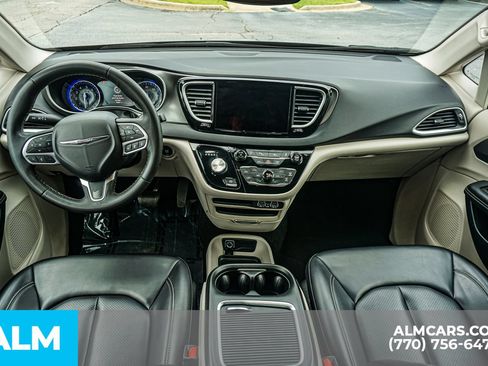 Used 2023 Chrysler Pacifica Touring-L FWD image 25
