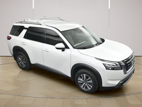 Certified 2025 Nissan Pathfinder SL FWD image 33