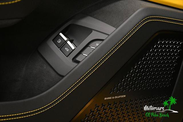 Used 2025 Lamborghini Urus SE AWD/4WD image 31