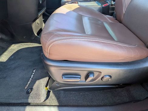 Used 2015 Toyota Sienna XLE image 15