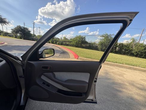 Used 1994 Toyota Camry LE FWD image 18