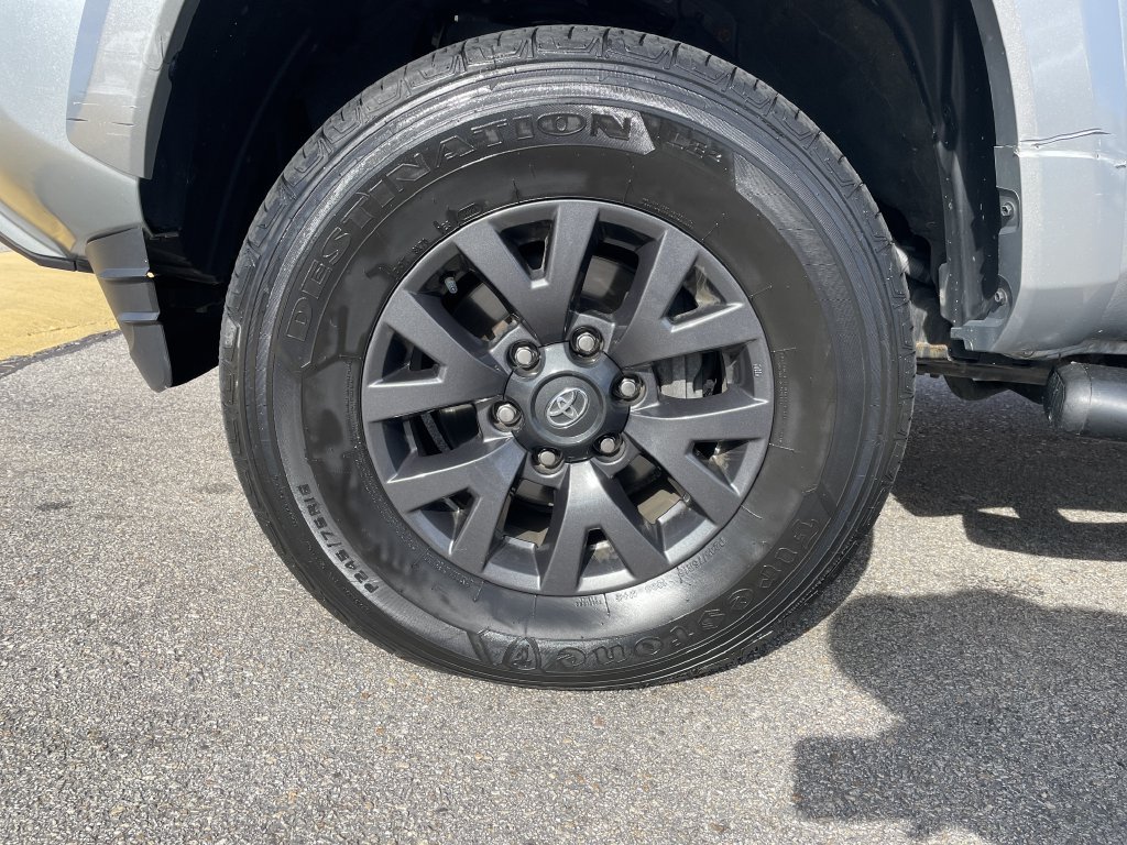 Used 2023 Toyota Tacoma SR5 w/ Technology Package AWD/4WD image 9