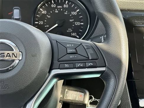 Used 2017 Nissan Rogue S image 9