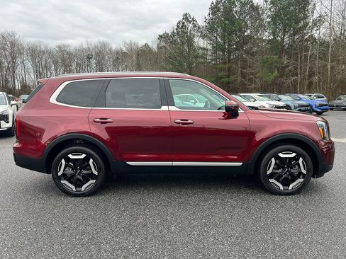 Used 2024 Kia Telluride S image 9