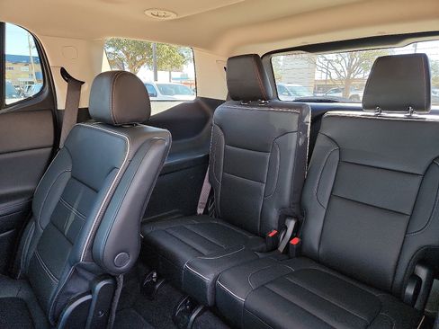 Used 2023 GMC Acadia Denali w/ Black Diamond Edition image 10