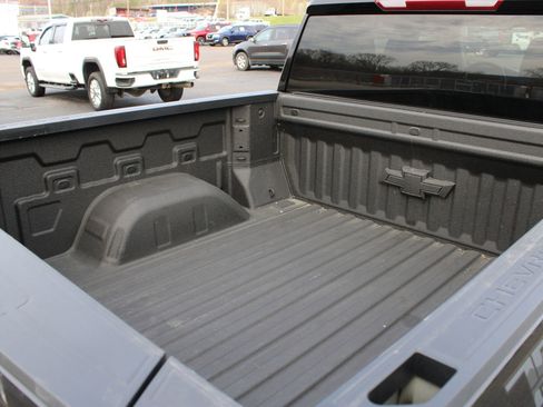 Used 2025 Chevrolet Silverado 1500 Custom Trail Boss w/ Dark Appearance Package AWD/4WD image 11