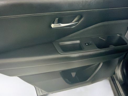Used 2022 Nissan Pathfinder SL FWD image 25