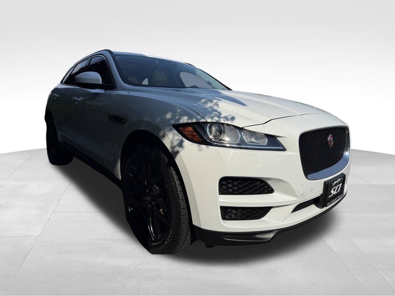 Used 2019 Jaguar F-PACE Premium AWD/4WD image 3