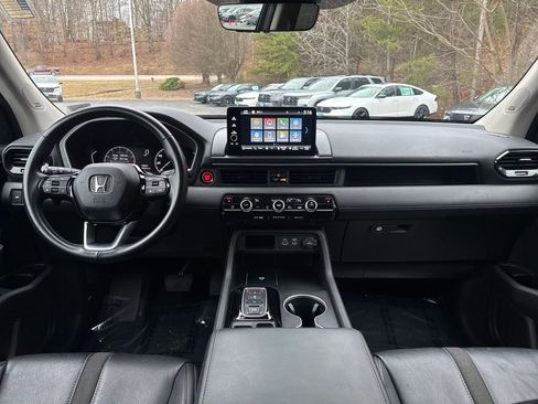 Used 2024 Honda Pilot Touring image 15